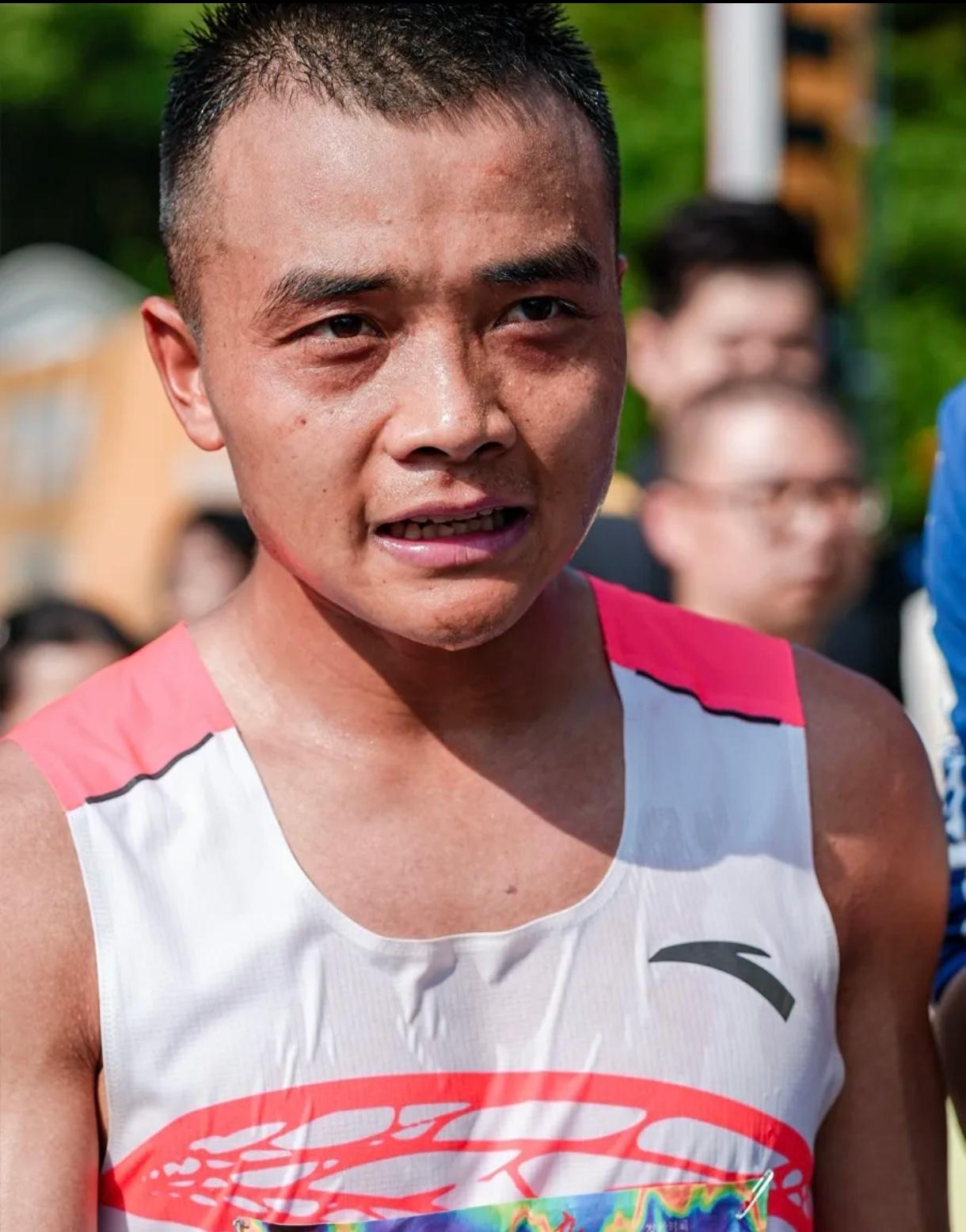 跑圈小钢炮杨春龙：身高157，却跑出王者战绩！他身高只有157厘米，曾被嘲