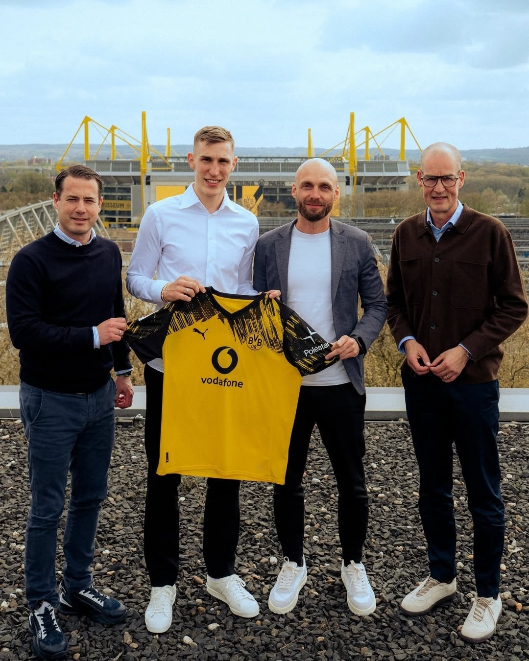 续约却被嘘？施洛特贝克看似同多特续约，又好像没有续约…施洛特贝克的合同原本明夏到