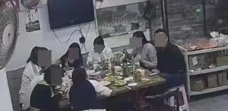 “想白嫖？”辽宁一男子带着10个年轻女子到烧烤店聚餐，吃完后，男子让女子们先走，
