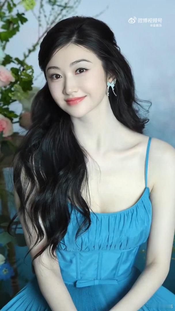 景甜cha了金风玉露你好星期六自带温柔buff的景甜，演绎金风玉露时温婉大方，每