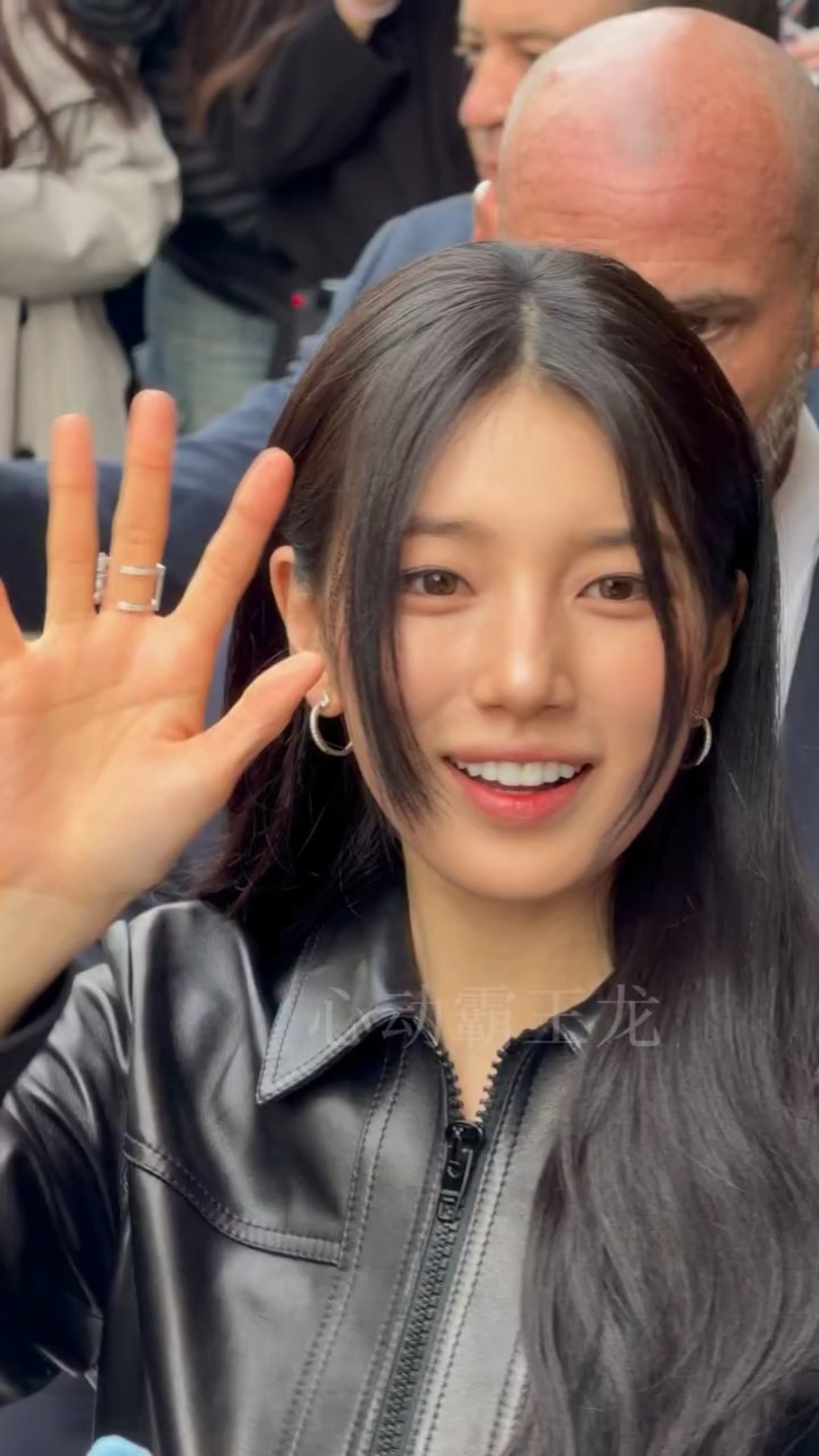 秀智真的我小时候她就长这样裴秀智allblack及腰长发造型