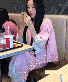 GIF搞笑图片: 搞笑人物, 搞笑段子, 美女你这喝水姿势很多人学不来