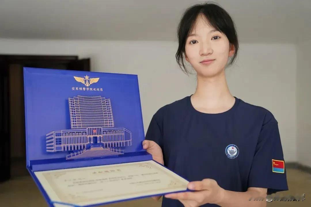 621分，她放弃985，选了全省仅招1人的军校！今年高考，湖北赤壁女孩李汪