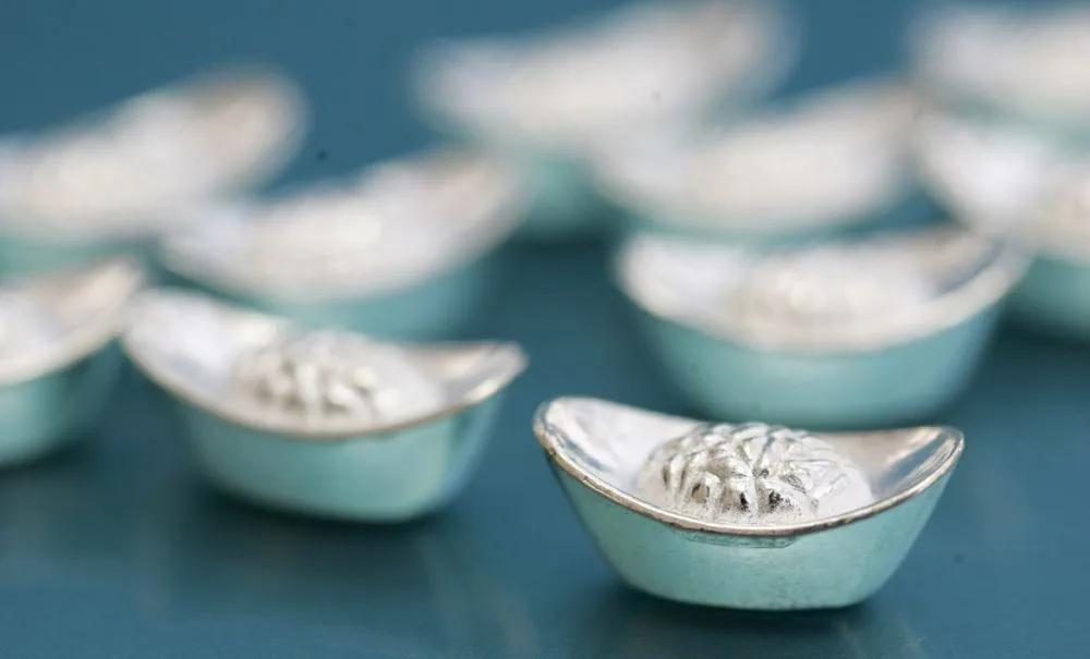 白银怎么也没想到能和黄金一排站！2026年1月20日，全球金融圈都看傻了：黄