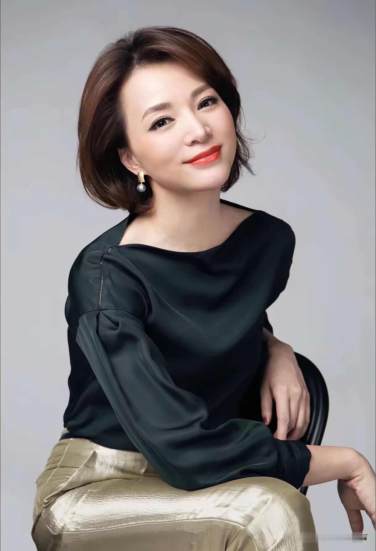 董卿已经很难再拼事业了！原因太简单，不是因为她没才华，也不是没资源，而是她的心全