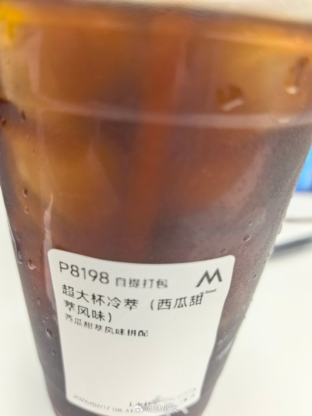 是剧本吧？女博主回应多次被包厢黄总传话邀约你看，谁受益，谁买热搜。太多次了。故事