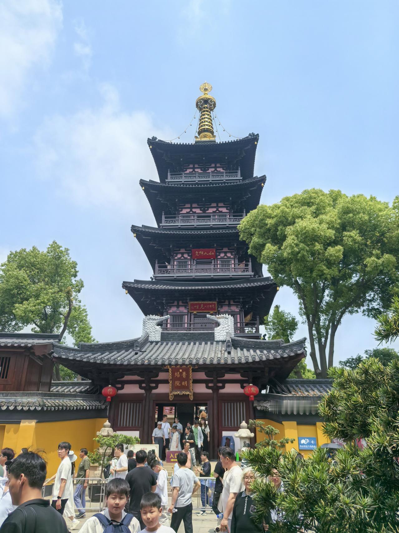 2026年五一假期，有5个反常现象，你发现了吗？第一，反向小城旅游是越来越火