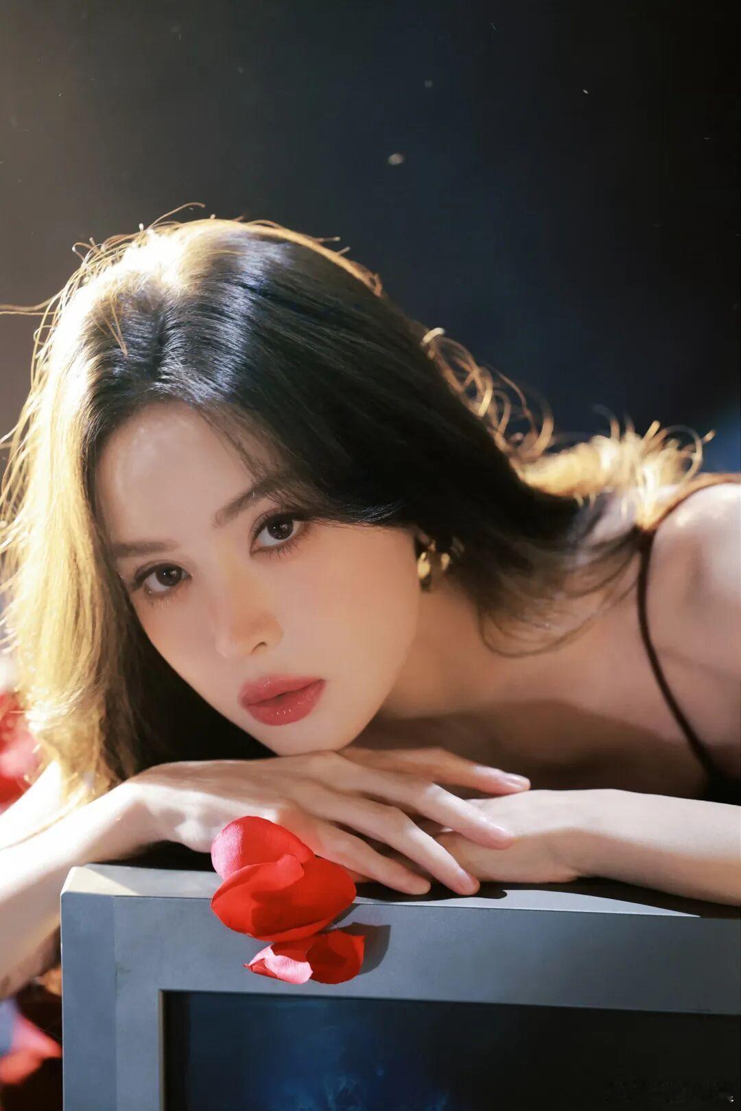 娜扎光线魅影写真