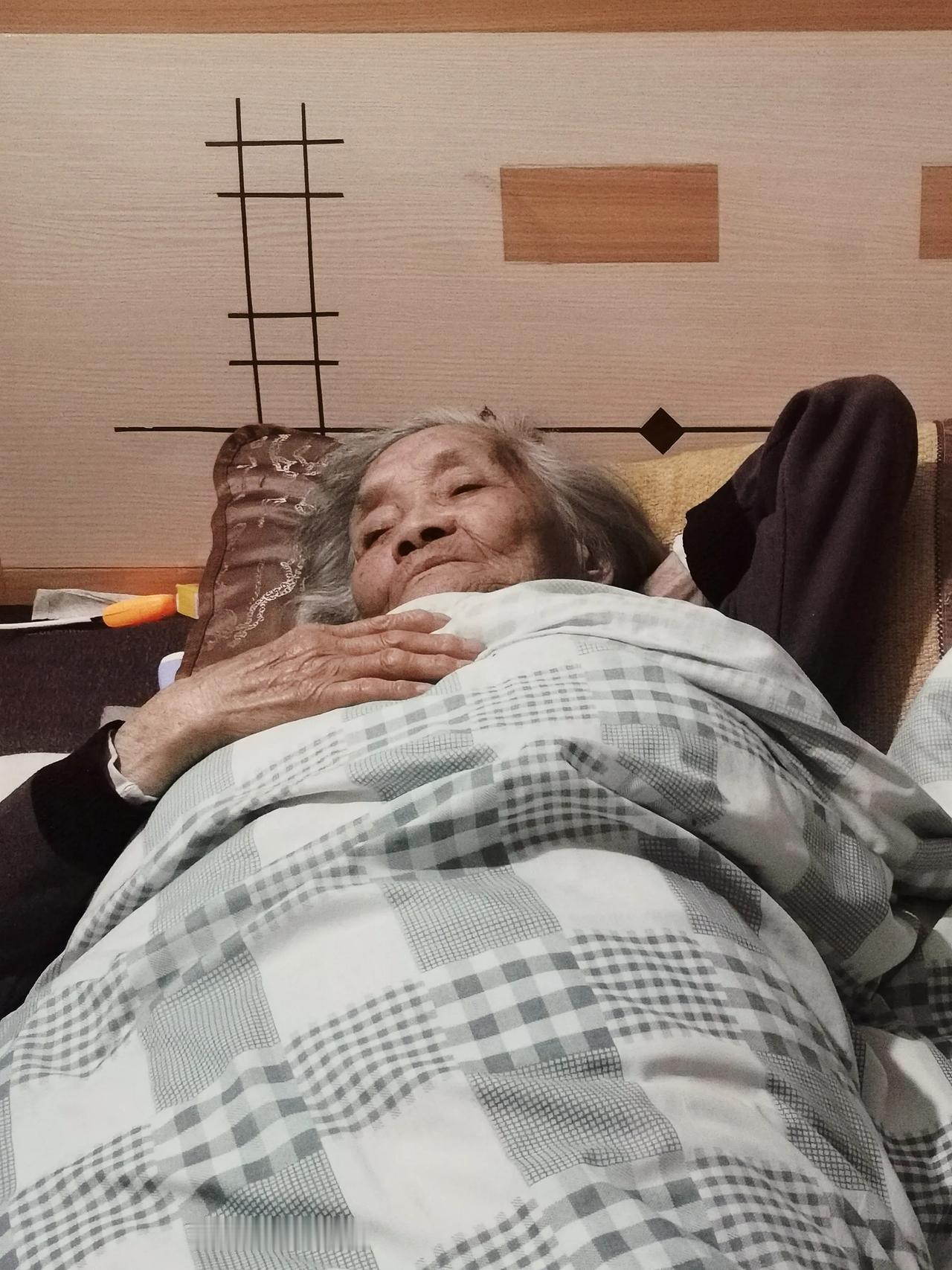 微文：不想祝福的母亲节5月11日母亲节。今年的母亲节，我真的不想开口说声祝福的