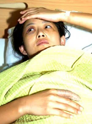 2004年，韩星崔真实被丈夫家暴，满脸淤青！
