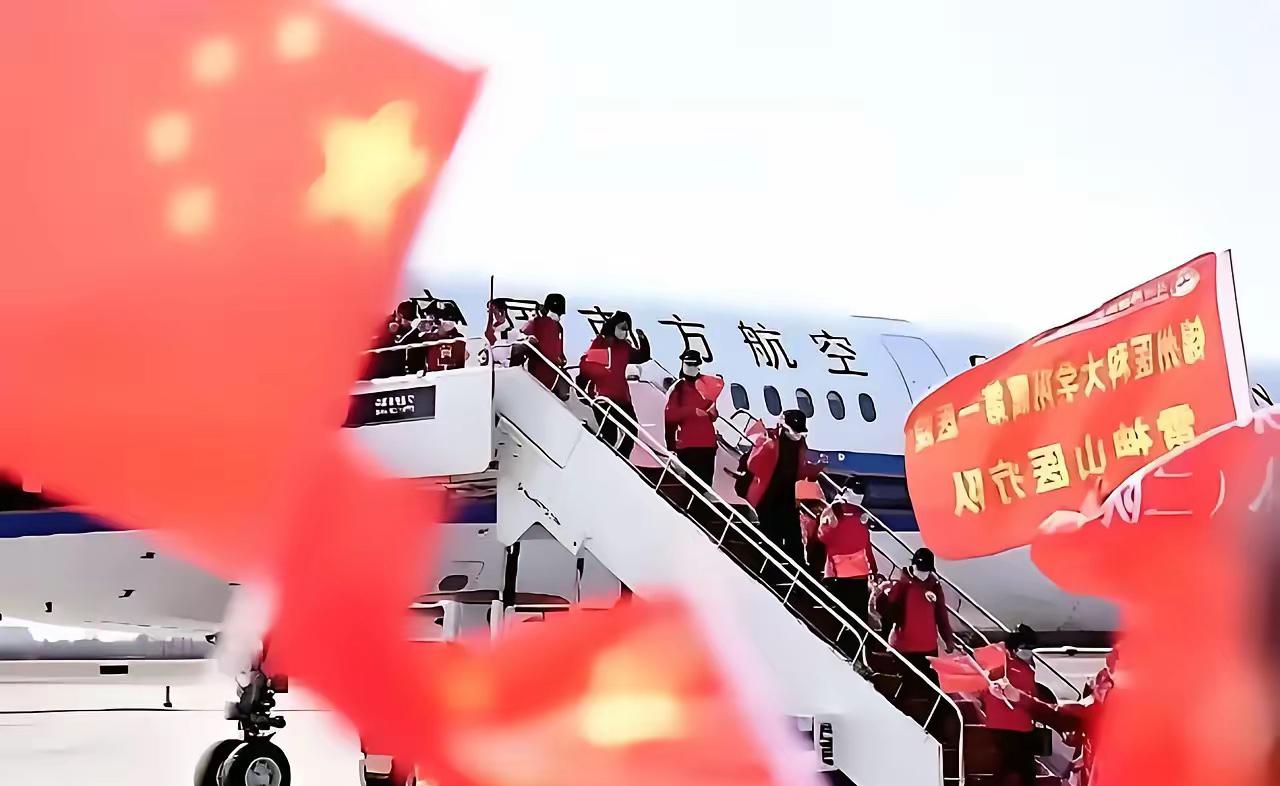 民进党现在估计脸都绿了。他们怎么也不会想到，才刚说完台胞证没用，中东战火一