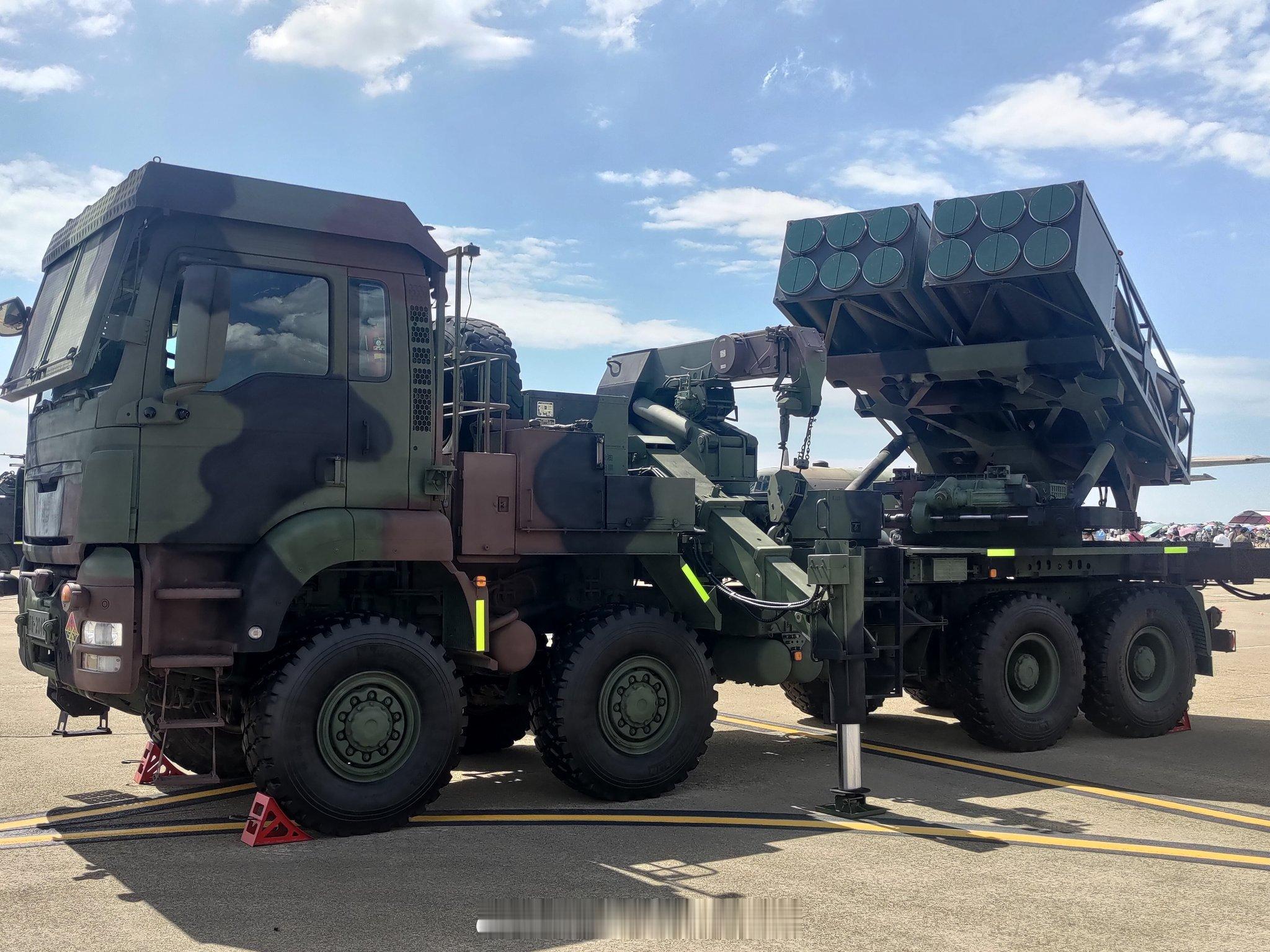 轮式M270发射架开放式与发射器限位式每天认识一件兵器​​​
