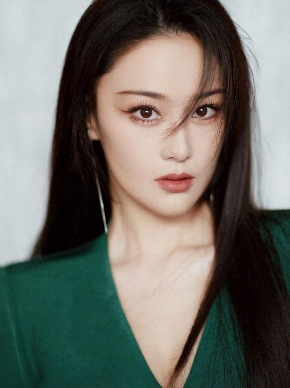 被骂坐台她告赢获赔6万，被指出轨她沉默多年，39岁张馨予公开本名张燕：人不能忘本，老家亲戚仍喊她小燕
