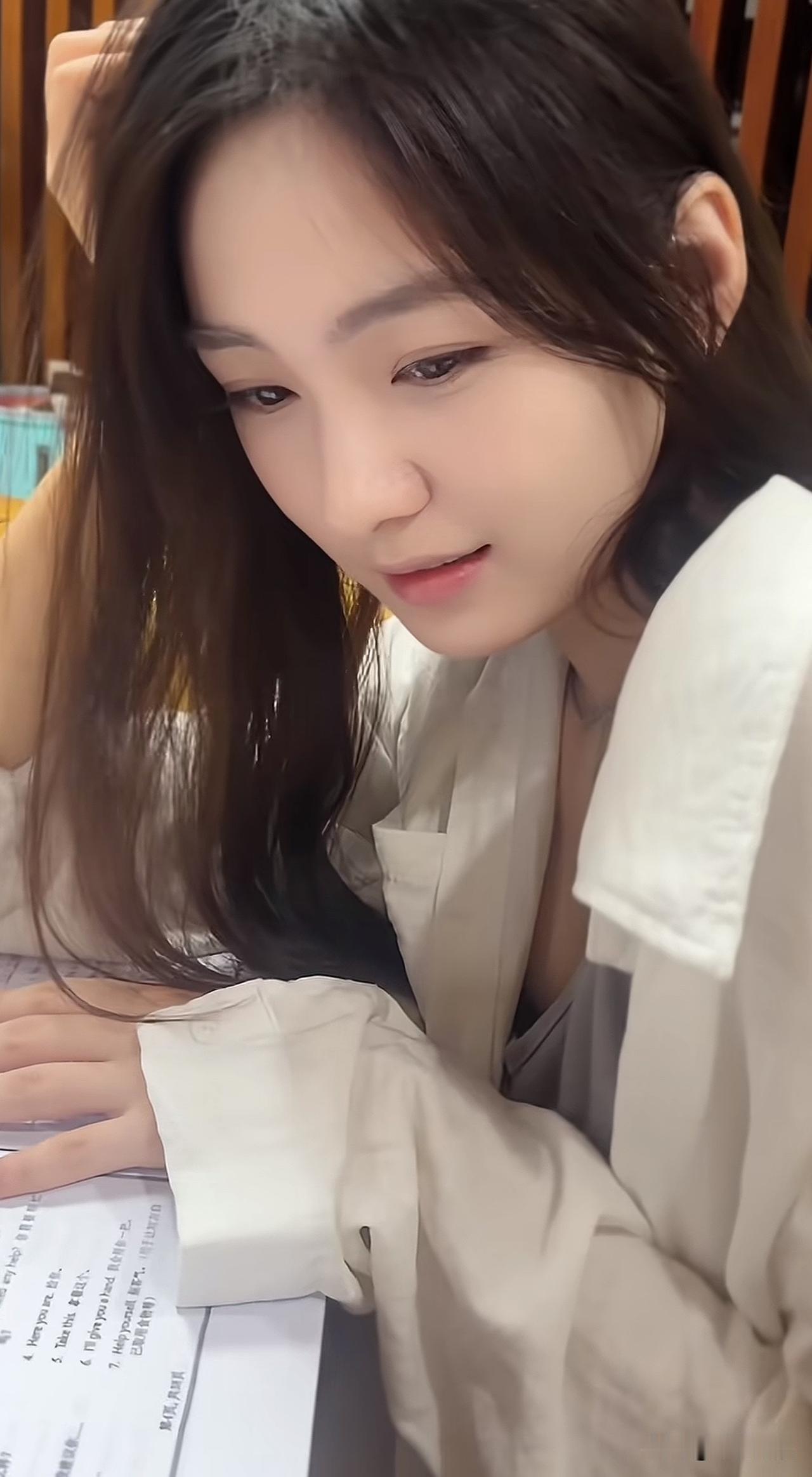每天就这表情和眼神，这能行吗？
