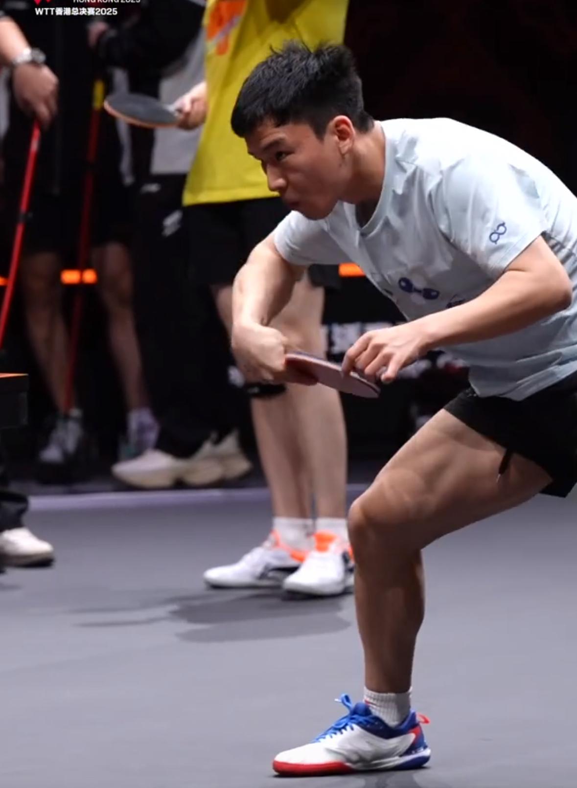 WTT香港总决赛向鹏4:2安仔贤12月11日WTT香港总决赛男单1/8