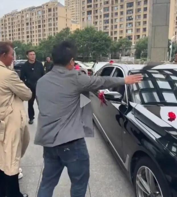 “这个父亲是人间清醒！”一女子结婚当天，说好的20万彩礼，婆家却只给40