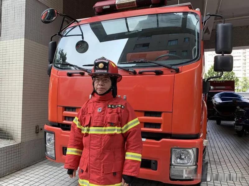 有胆！因酒后放言唯一支持“某一政治人物”被投诉台南市消防局长李明峯愤而辞职！