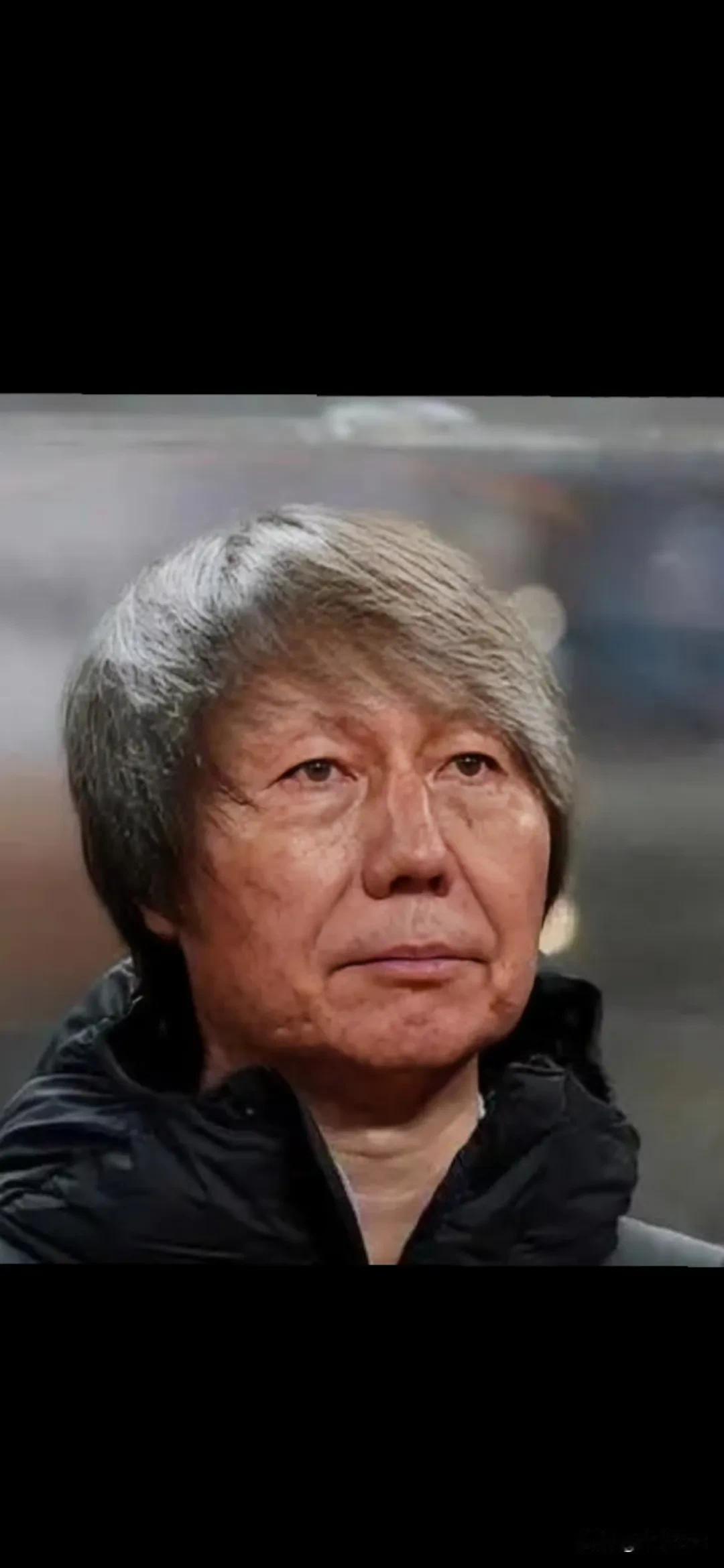 想象一下李铁的老年生活一定非常凄凉。首先，李铁老婆龙菲与李铁离婚无可厚非，毕