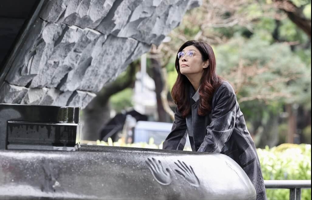 郑丽文纪念二二八事件赴公园献花痛批陈仪政府无能、贪腐称国民党必须扛起和平重任