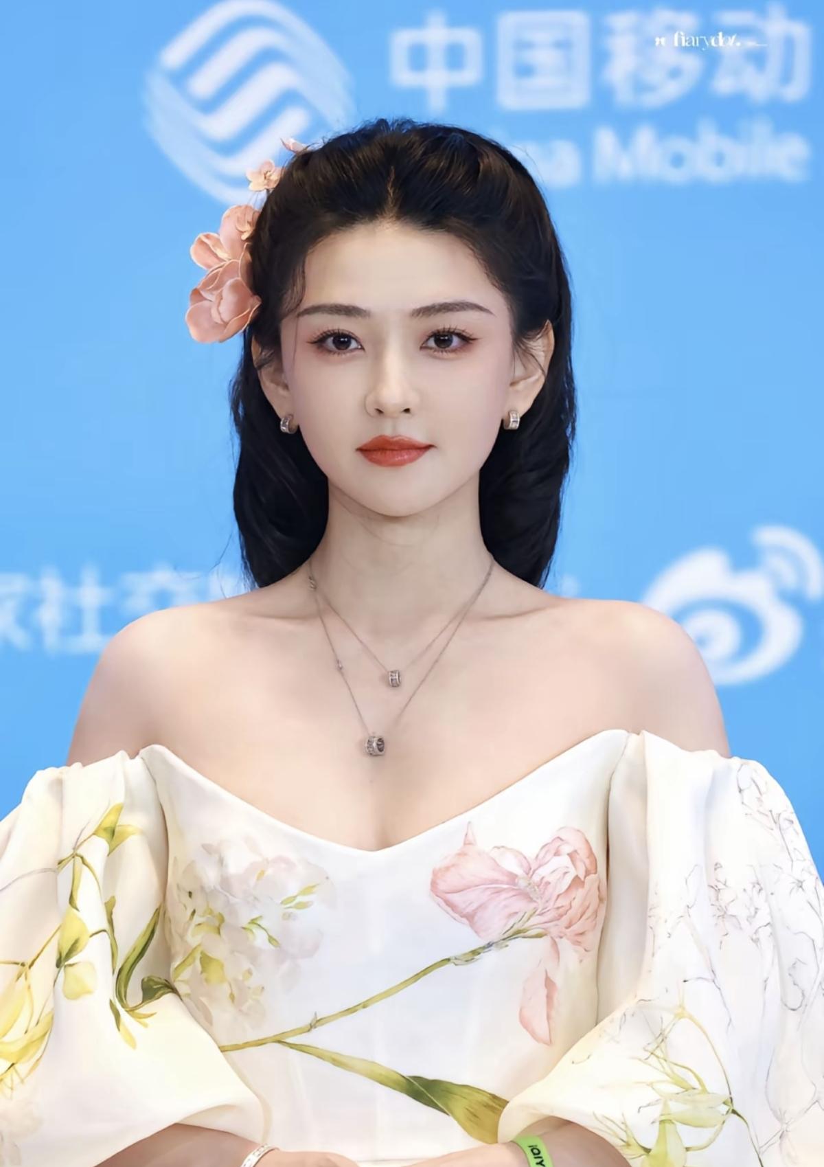 天哪！太美了吧梁洁[比心]好美好端庄的一张脸！梁洁美成仙女了[爱心]我觉得她长得