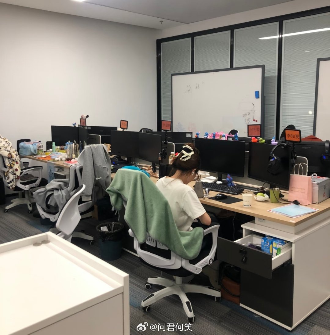 四十岁失业，能走的路其实就这几条：1️⃣跑网约车｜有驾照就行。2️⃣送外卖｜