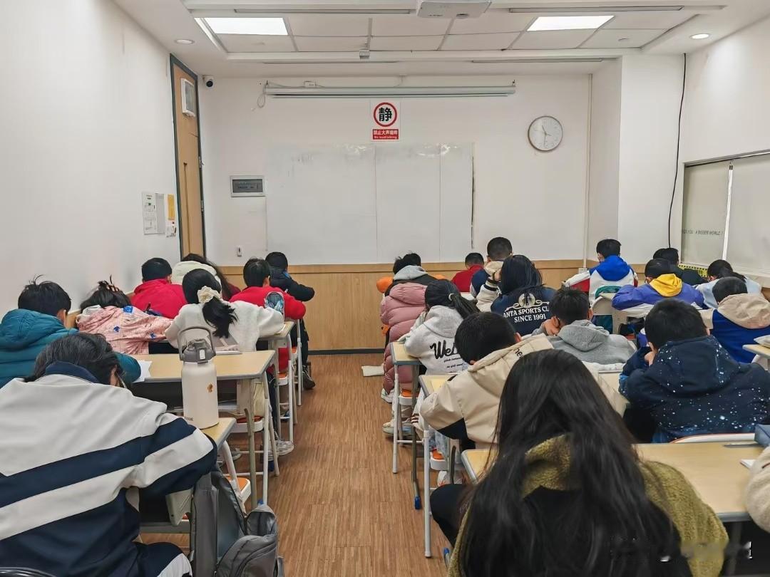 近日，一位培训机构的老师问我是否要给孩子找针对性辅导，随后我们便闲聊起来。她自