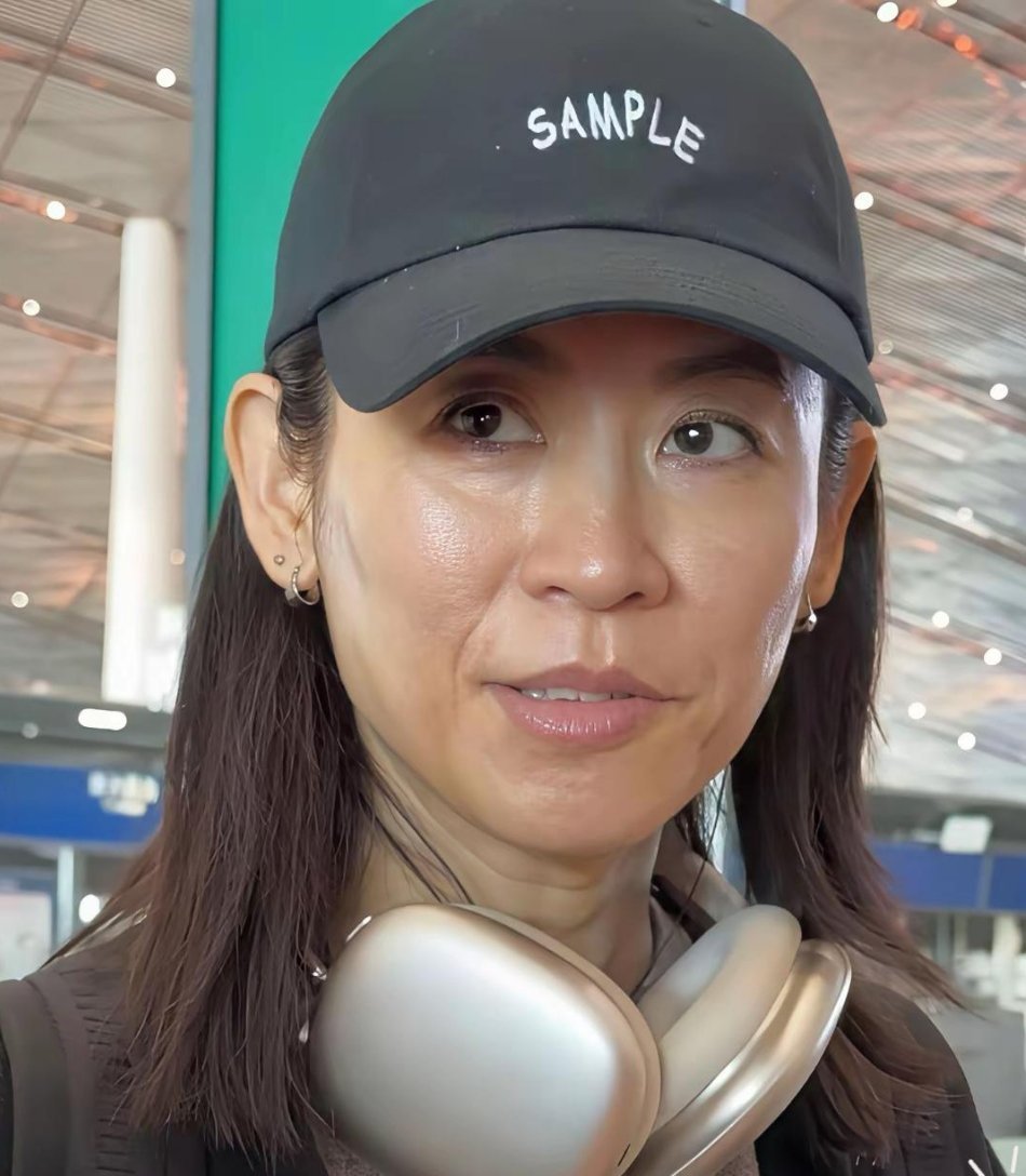 全无美颜滤镜加持，55岁宣萱素颜出镜，她的真实状态如何？