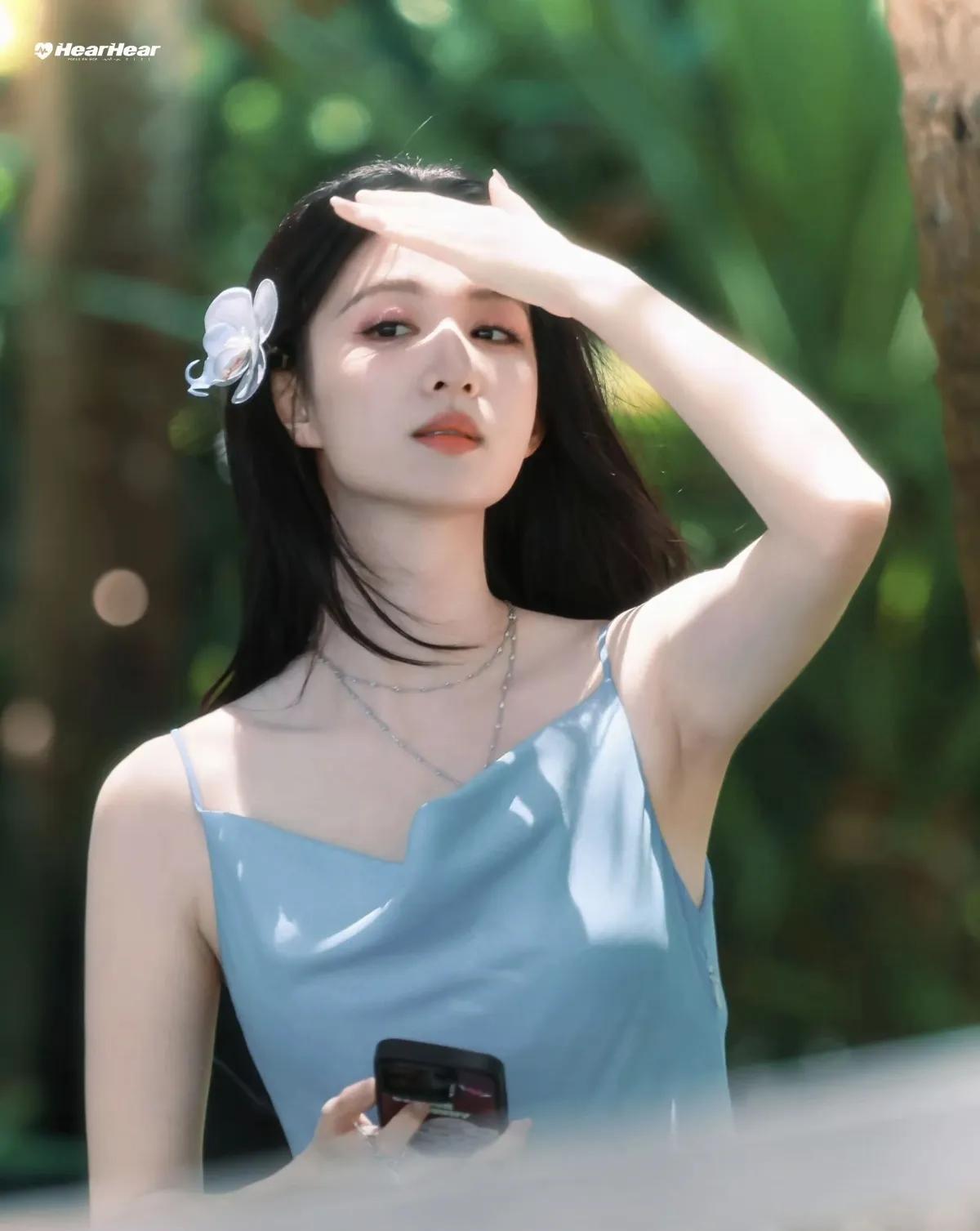 王楚然这张脸真的是很伟大，脸在江山在，长相就很大气[赞]衣服真的很一般全靠脸撑