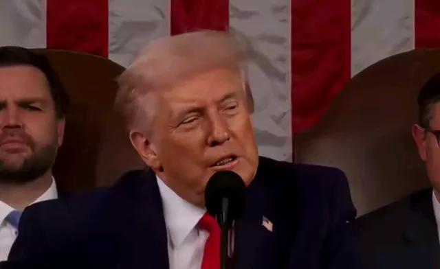 塔斯社消息，当地时间12日，美国总统特朗普表示，如果伊朗当局试图封锁霍尔木兹海峡