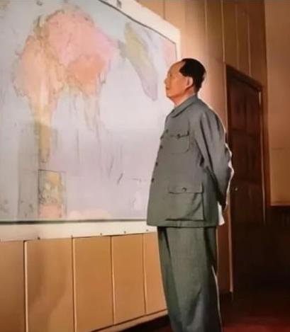 1951年，10万志愿军被美军包饺子，一向淡定自若的彭老总心急如焚连忙向毛主席求