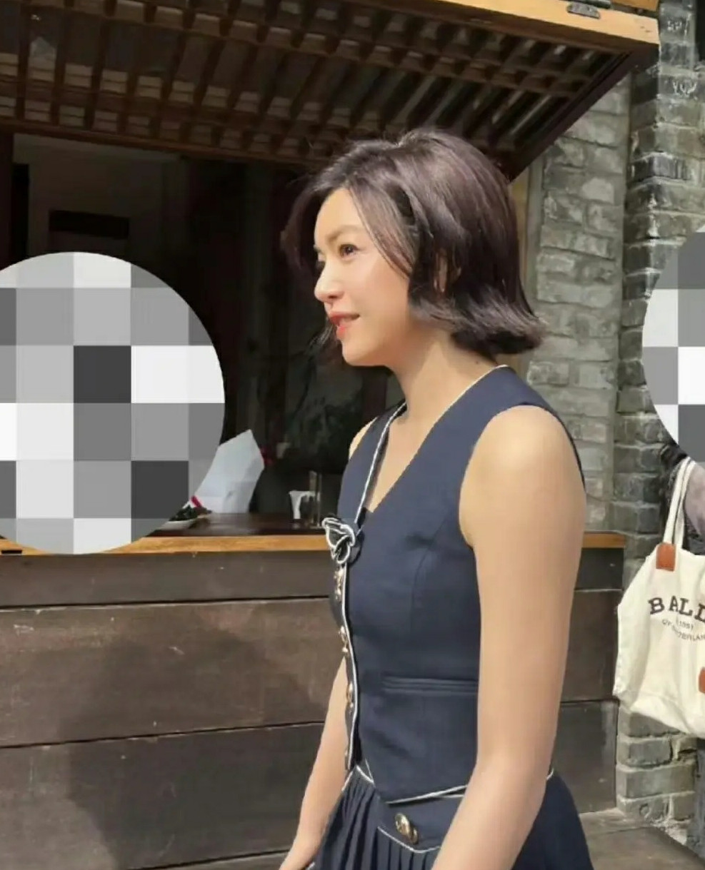 挺好看的呀，不明白陈晓为什么要跟她离婚