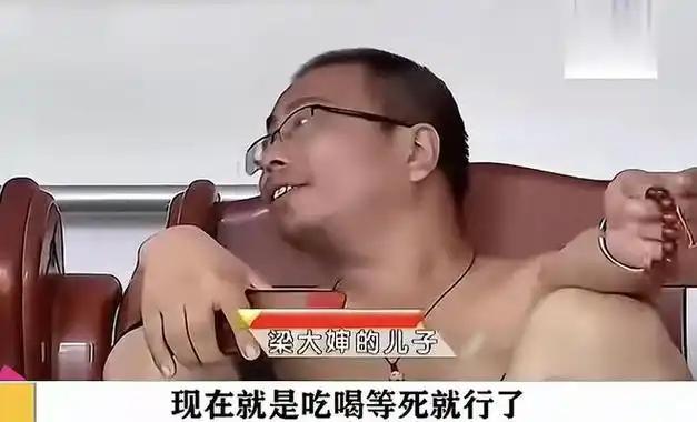 38岁常年居家啃老，整日好吃懒做，面对父母的哀求、调解员的劝说，他始终无动于衷，