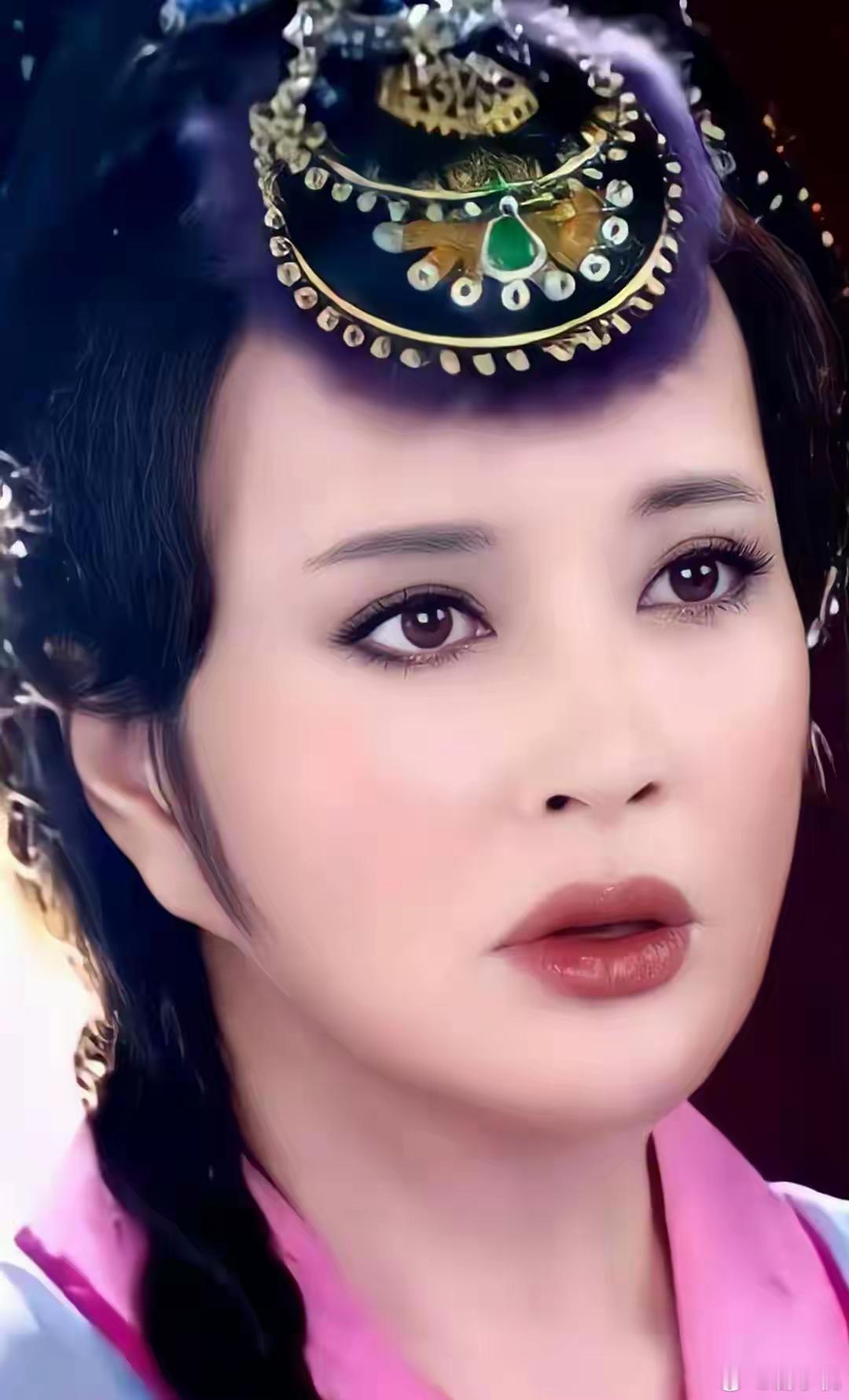 1.刘晓庆被亲妹妹持续泼脏水，那亲妹妹一家开始污蔑她对自家外甥有不轨之心，暗示说