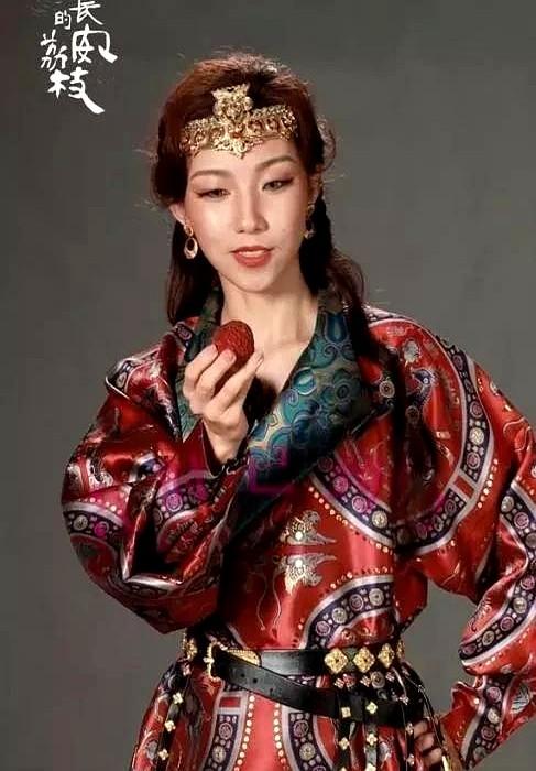 我问老公，为什么那尔那茜会自爆走学术捷径了呢？老公白了我一眼，然后说：“还是