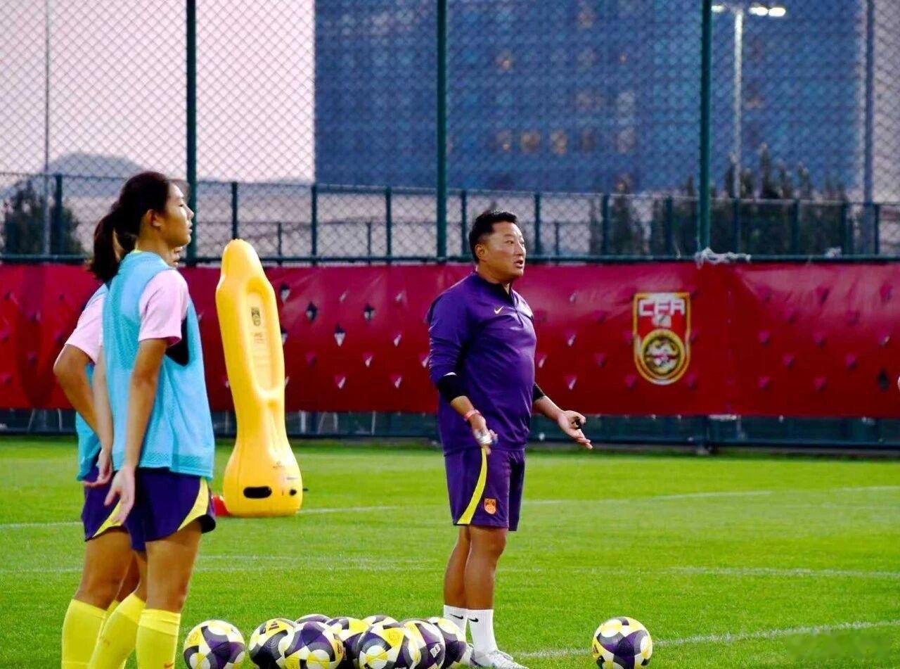 U17中国女足5比0挪威女足U17恭喜U17中国女足，恭喜主教练王洪亮！前几天还