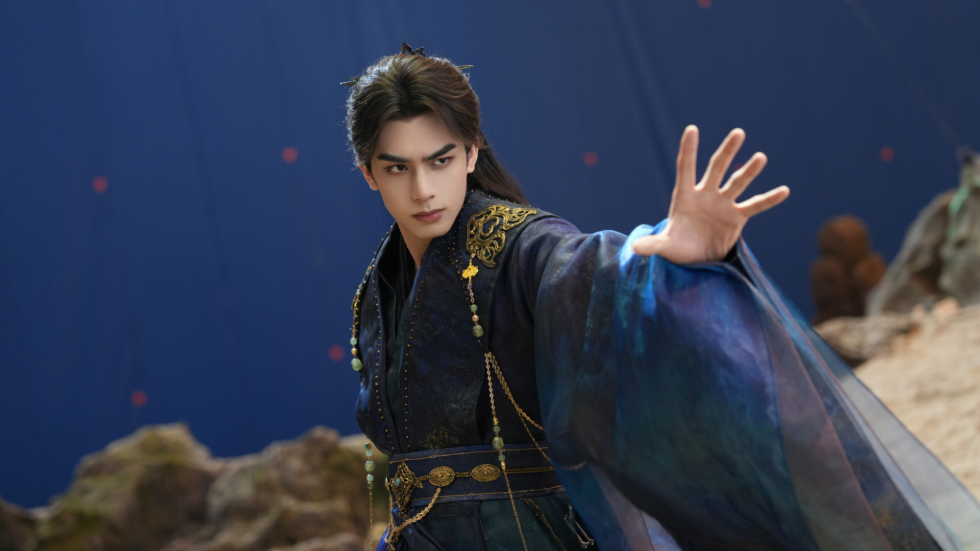 1.宋威龙接触科幻小说《间客》🥝自制剧分两季📖题材是用武侠内核写科幻机甲，构