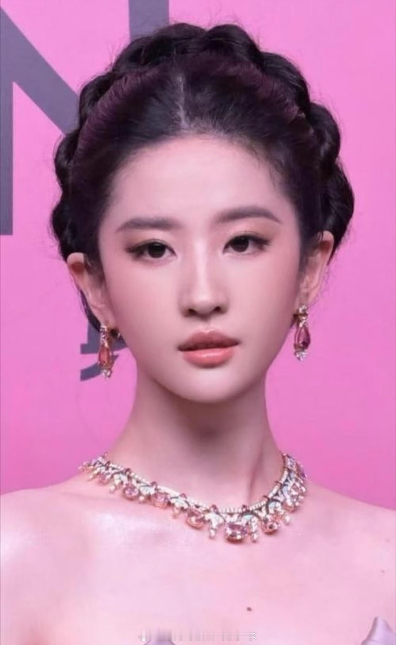 刘亦菲p图前后对比，发腮果然影响颜值