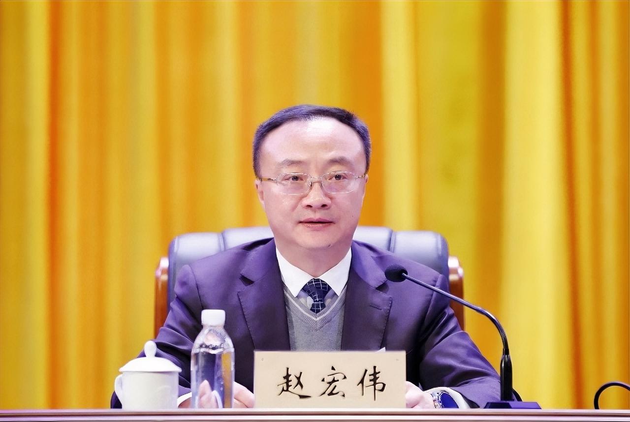 3月1日上午，中国矿业大学在南湖校区明德礼堂召开2026年春季学期全校中层干部大