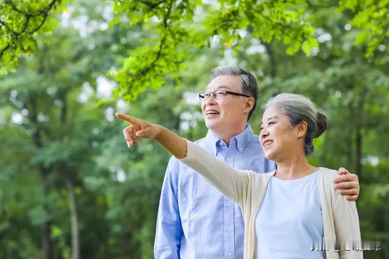 老年人的疾苦大多是生病，这和身体的自然衰老脱不了干系。随着年龄增长，免疫系统就