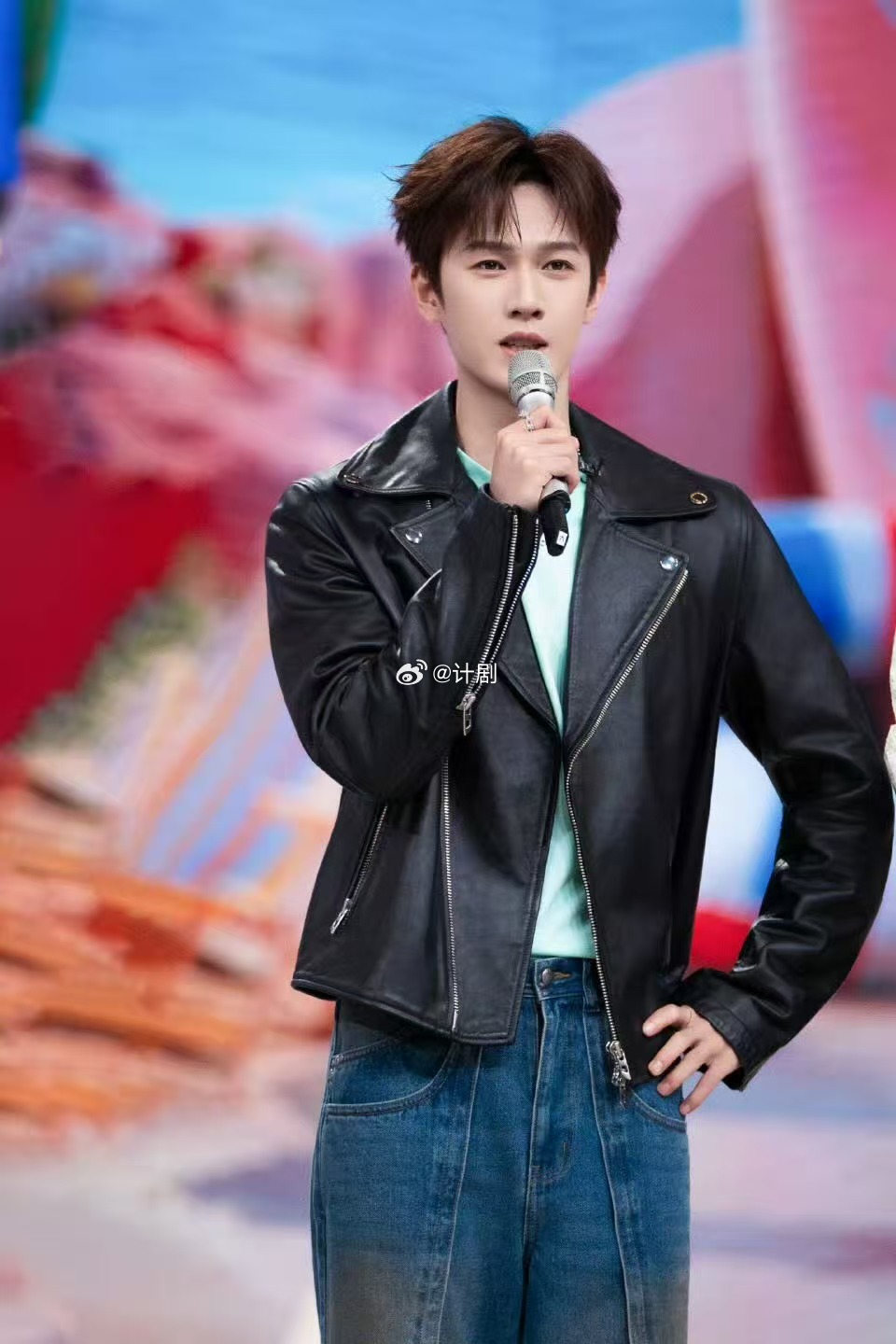 李昀锐这就是学霸推理的感觉他推理的时候那种笃定的眼神和条理分明的表达方式，真的