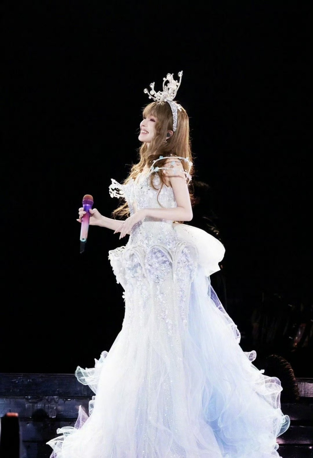 张韶涵也是裁员裁到大动脉了，之前张韶涵的每一次造型都好惊艳，可惜了