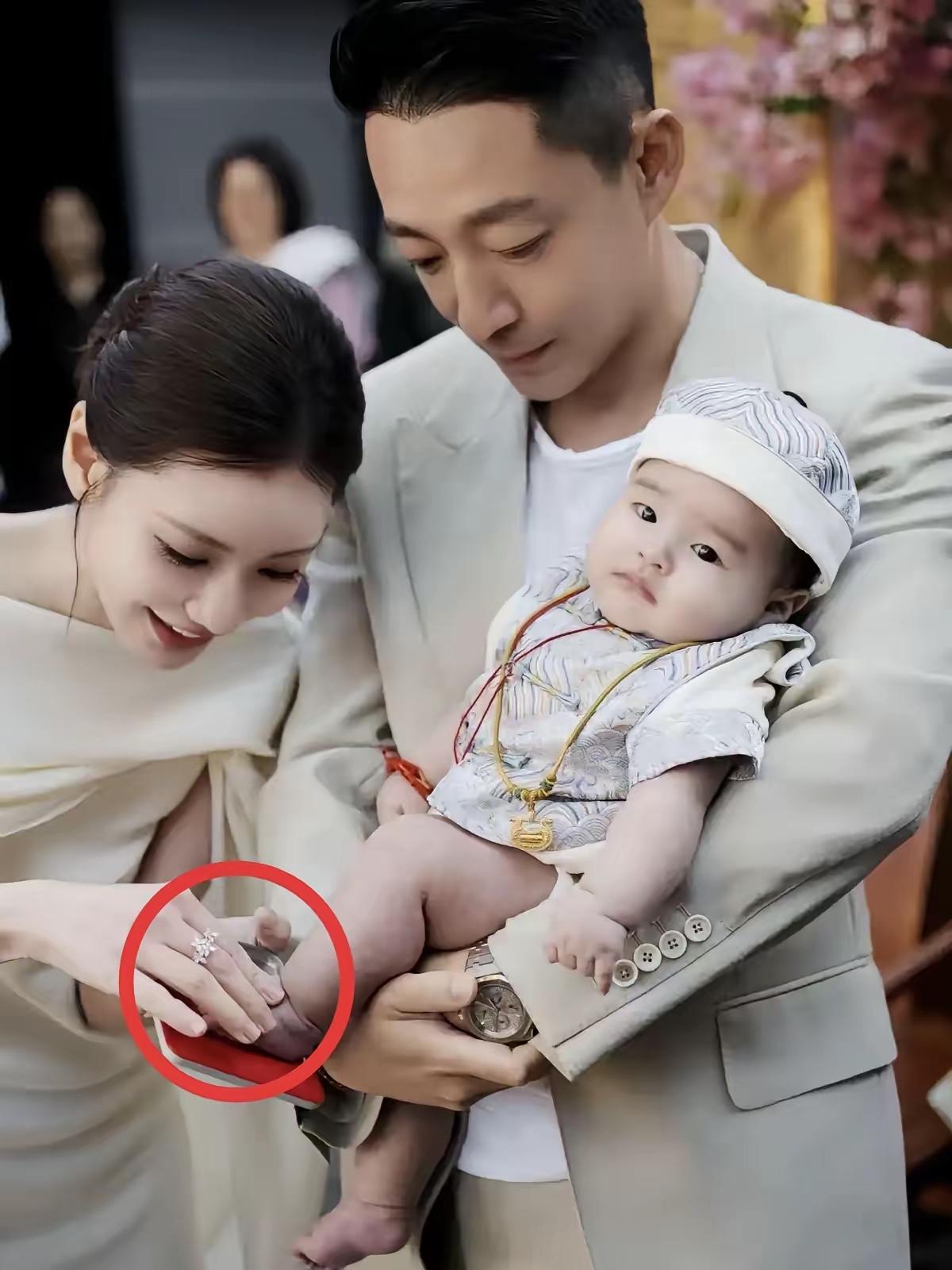 真的是这样，看看人家小梅，有了孩子，再怎么爱美，她也不涂指甲油了，人就是这样了，