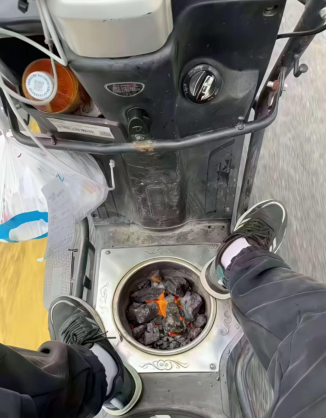 这个车送外卖是不是高配了