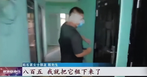 “太狗血了！”2024年湖北武汉，一女子洗完澡光着上身躺在床上休息，却不料，一名