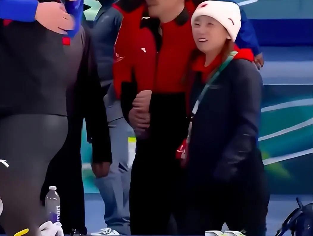 59岁李琰彻底封神：16年5届冬奥带队全拿金牌又蹦又跳像个小女孩北京时间2月2