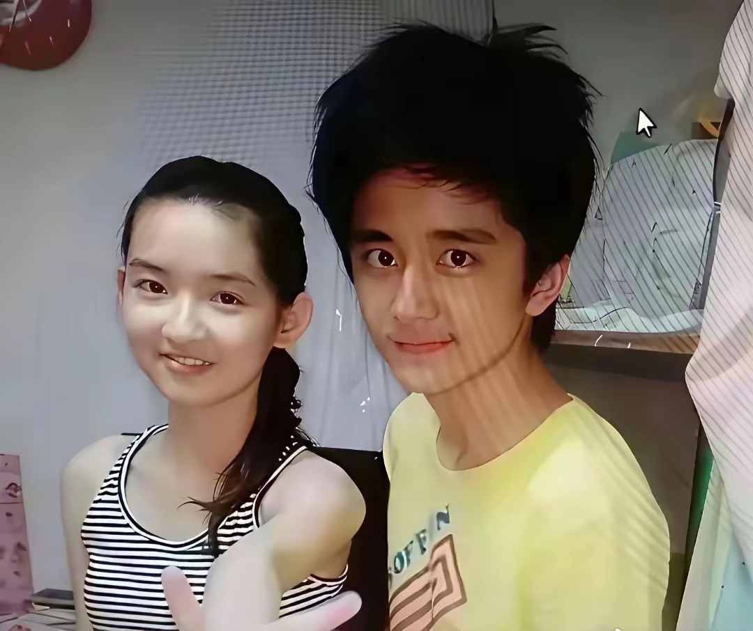 张新成王玉雯早期合照，没想到两个人居然认识，那时候真的好青涩