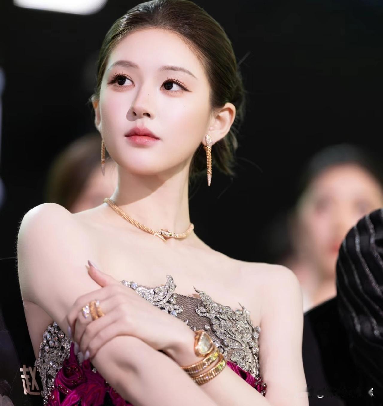 有没有人发现！赵露思，越来越不对劲，她才27岁，但却和别的明星流量不一样