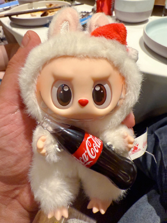 于正的Labubu好像不镶钻的更好看一点哈哈哈哈哈​​​