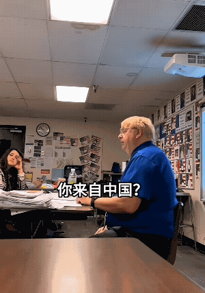 欧洲老师是坚定的血统派，认为贵族天授，必须尊重。后来，他带了中国留学生，突然发现