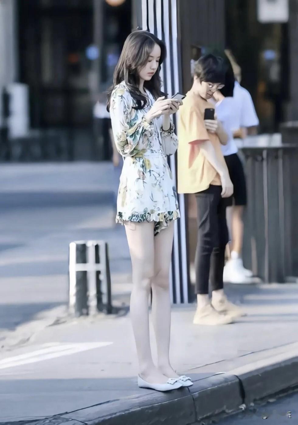 冷白皮的人不怕晒，目前近一亿人口左右呢，女性占比多一点！你身边有这样的人吗？